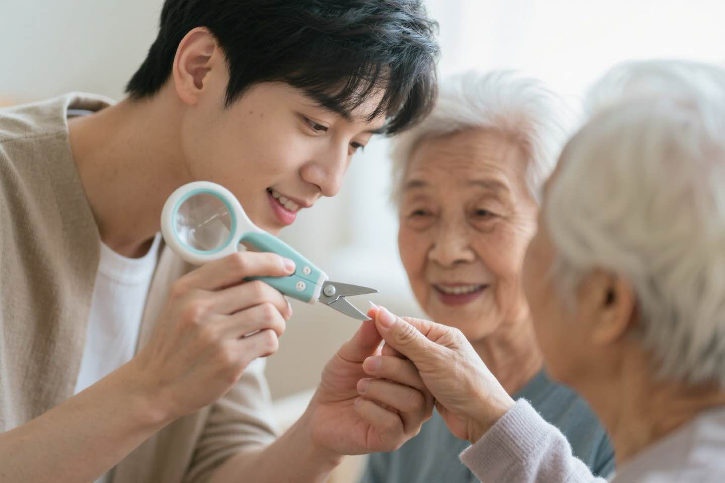 爸妈手抖剪不好？银发族专用指甲剪搜索量暴涨背后的温情故事---杭州指甲剪定制工厂